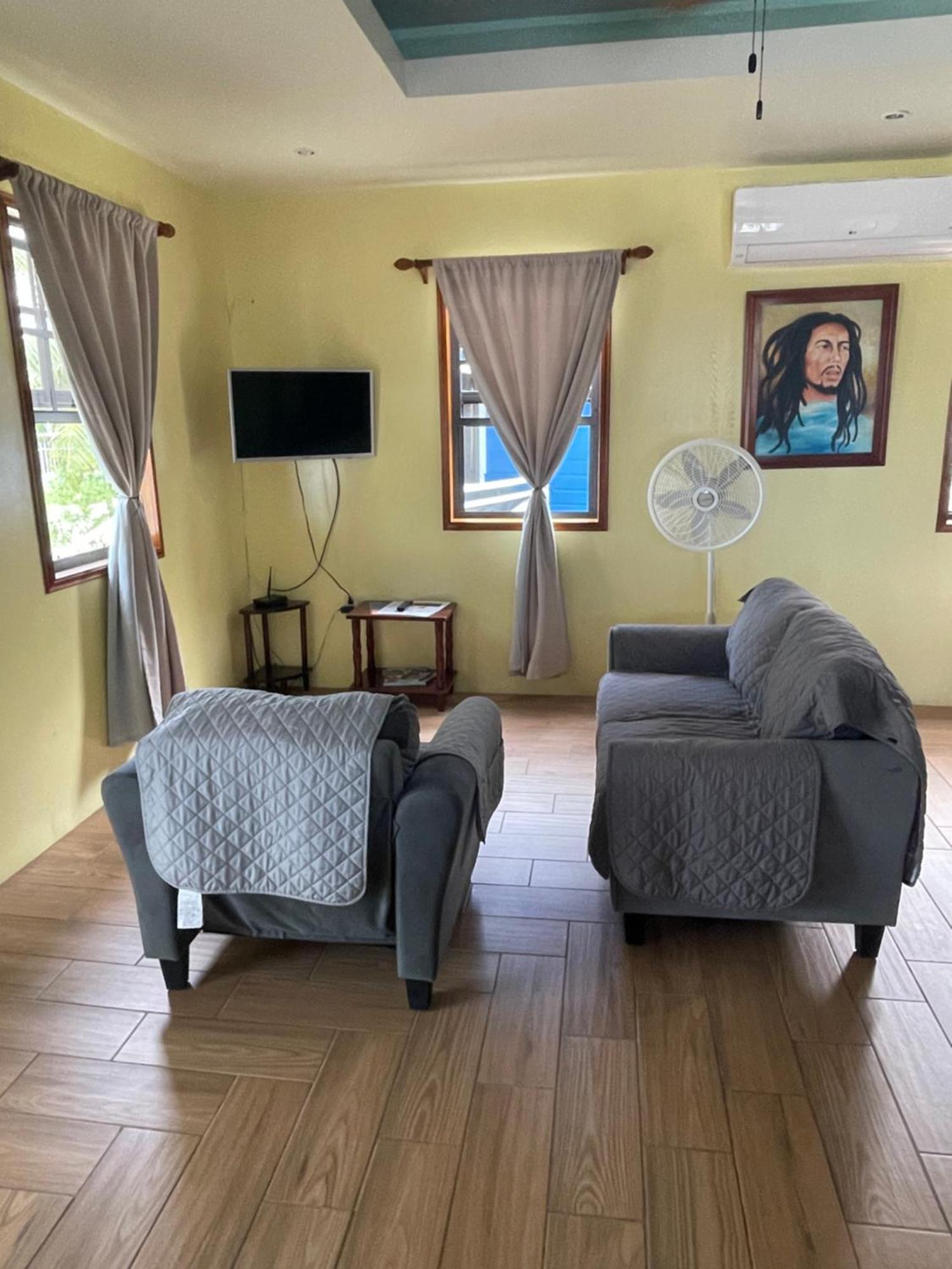 Hidden Treasure Vacation Home Blue Bay Cottage เคย์คอล์กเกอร์ ภายนอก รูปภาพ